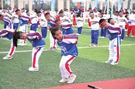 赌场防骗：揭秘“特制骰子盅”底部的微型震动马达及其控制端。（赌场反作弊：揭露改装骰盅内置微型震动马达与控制模块）